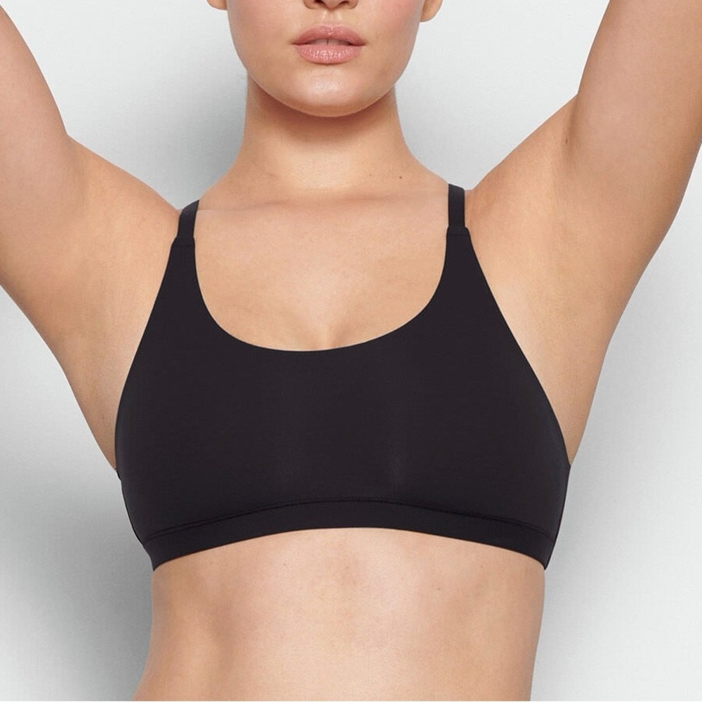 Skims Fits Everybody Racerback Bralette in Onyx size S